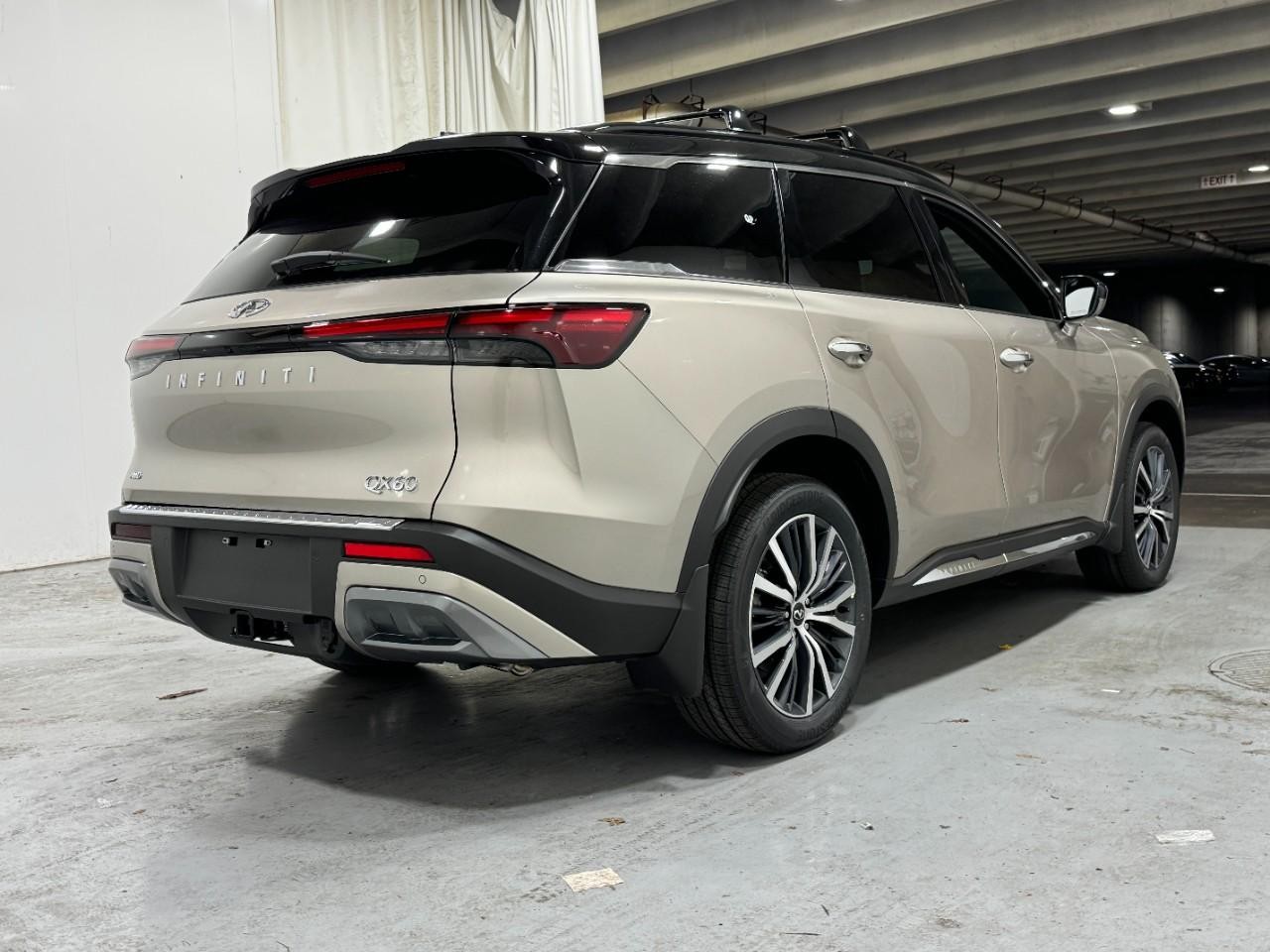 INFINITI QX60 Vehicle Full-screen Gallery Image 4