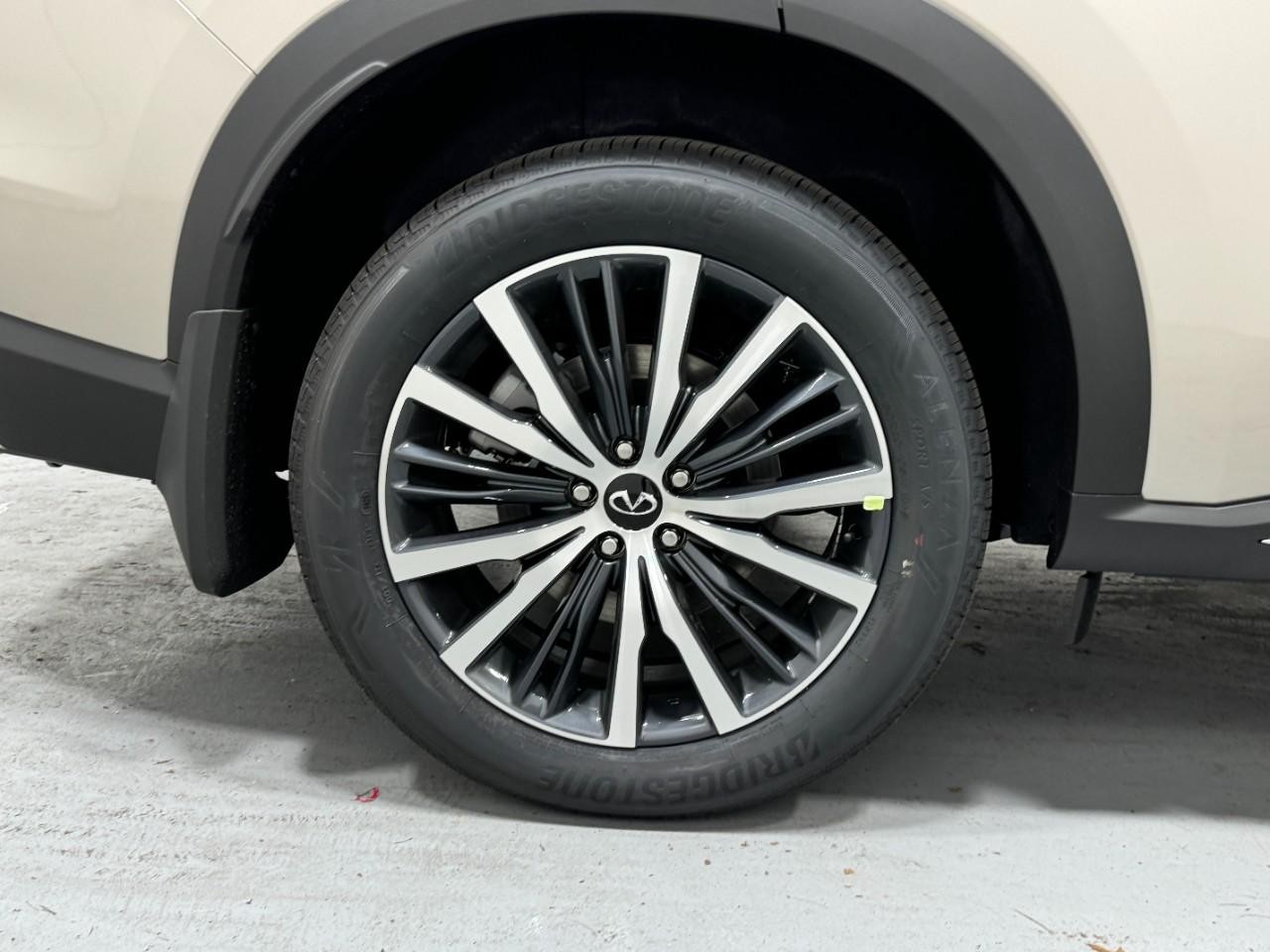 INFINITI QX60 Vehicle Full-screen Gallery Image 5