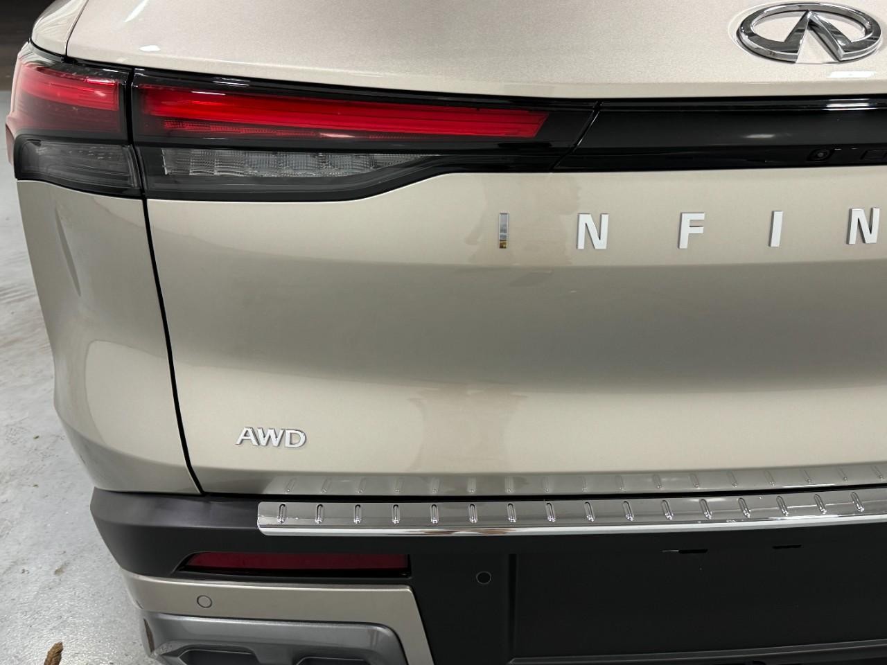 INFINITI QX60 Vehicle Full-screen Gallery Image 10