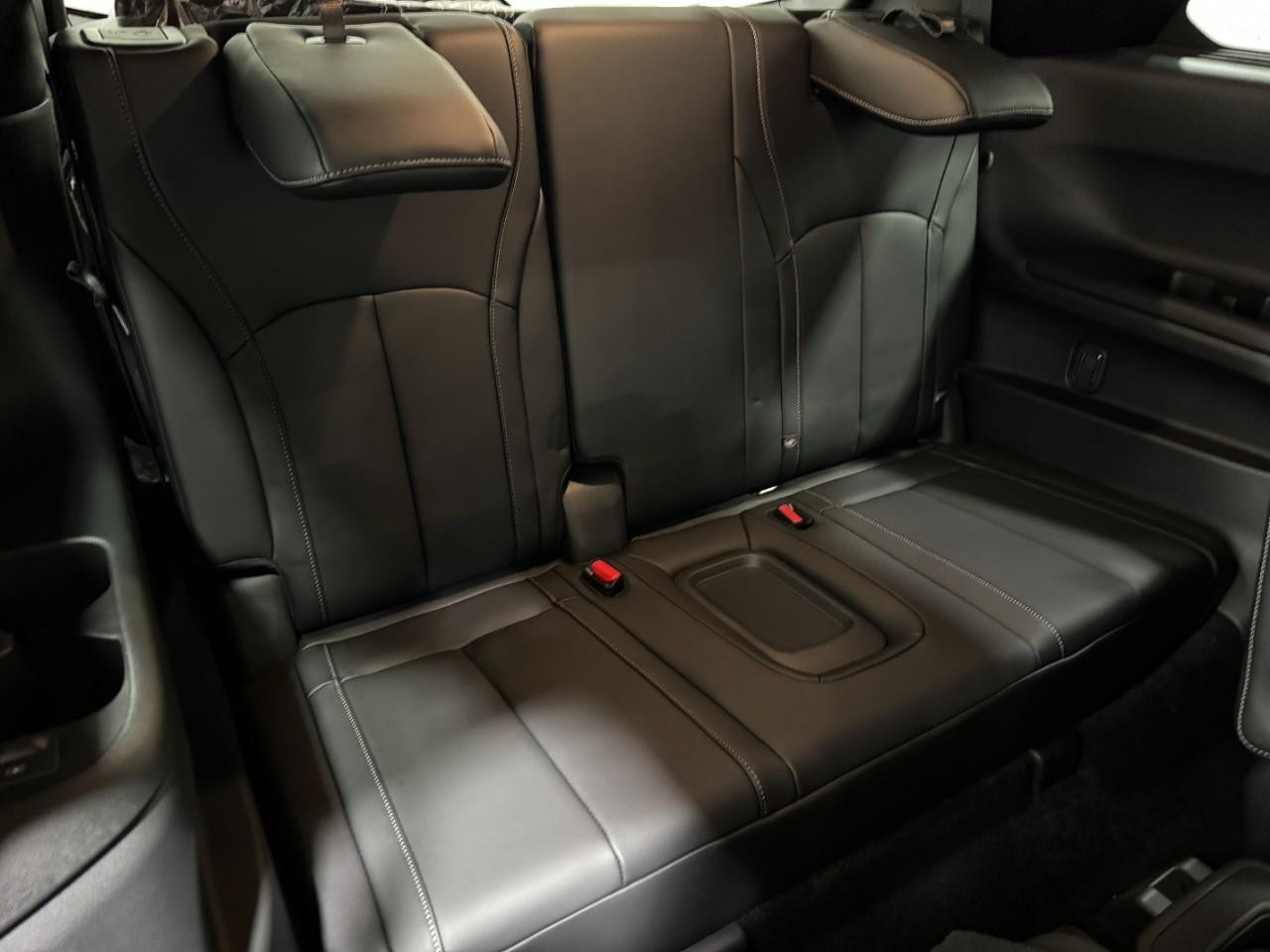 INFINITI QX60 Vehicle Full-screen Gallery Image 13