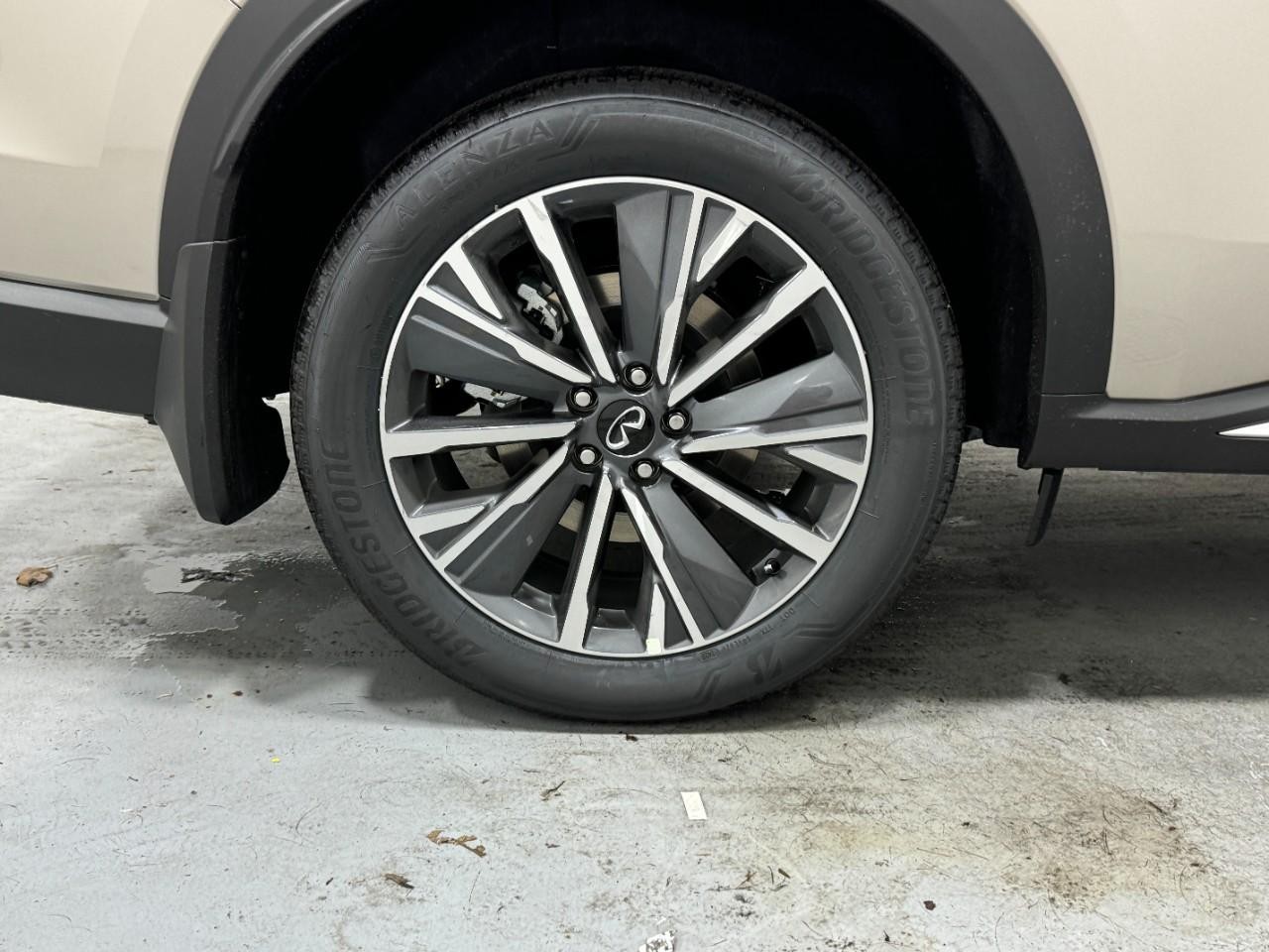 INFINITI QX60 Vehicle Full-screen Gallery Image 5