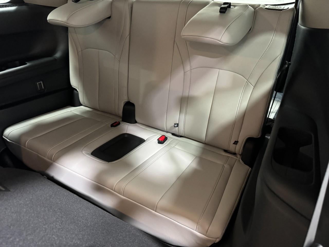 INFINITI QX60 Vehicle Full-screen Gallery Image 8