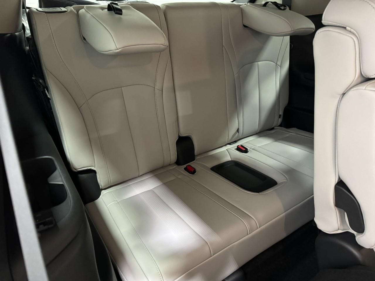 INFINITI QX60 Vehicle Full-screen Gallery Image 11