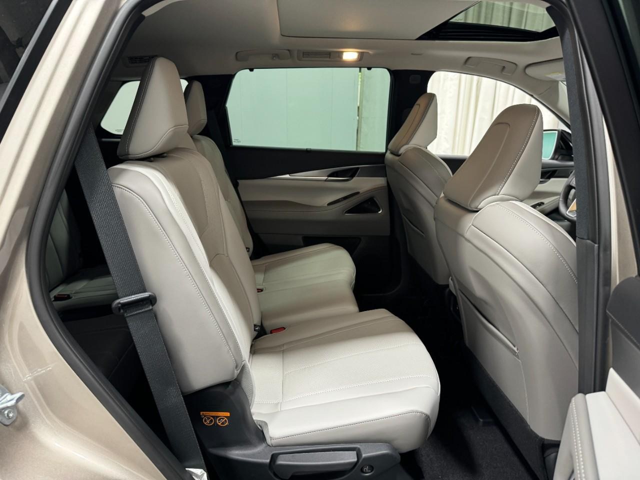 INFINITI QX60 Vehicle Full-screen Gallery Image 12