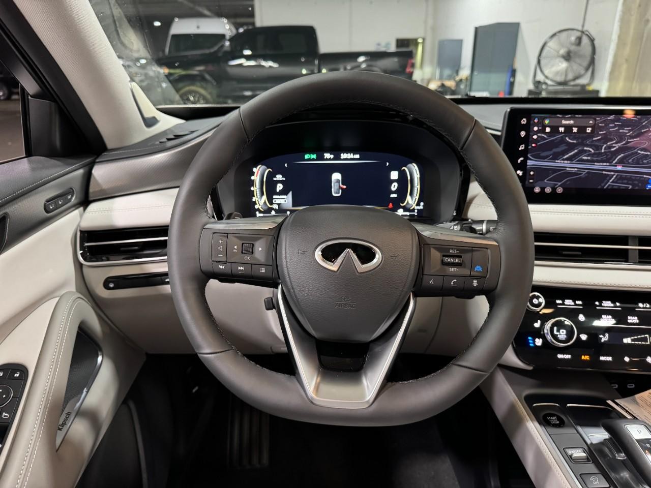 INFINITI QX60 Vehicle Full-screen Gallery Image 16