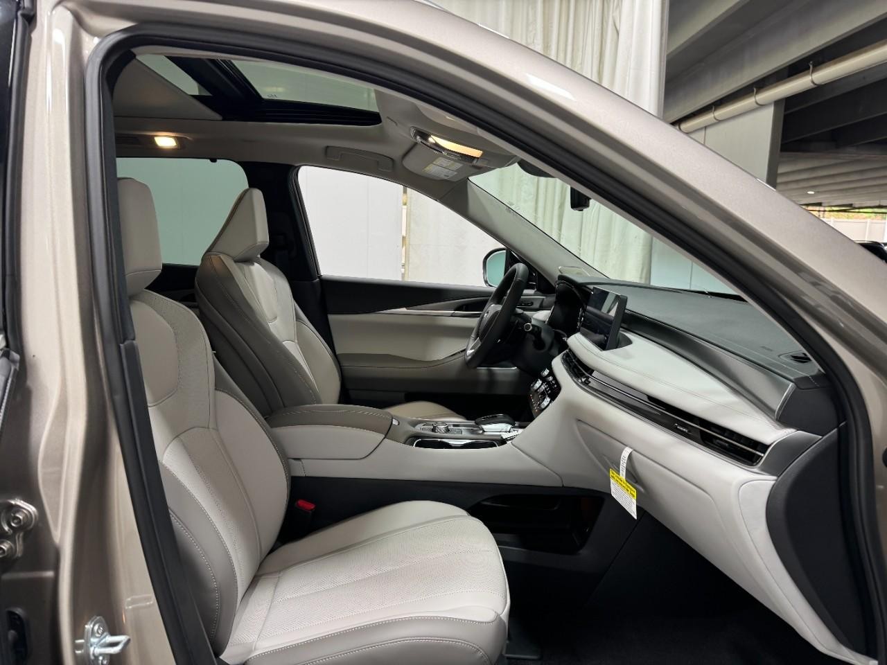 INFINITI QX60 Vehicle Full-screen Gallery Image 21