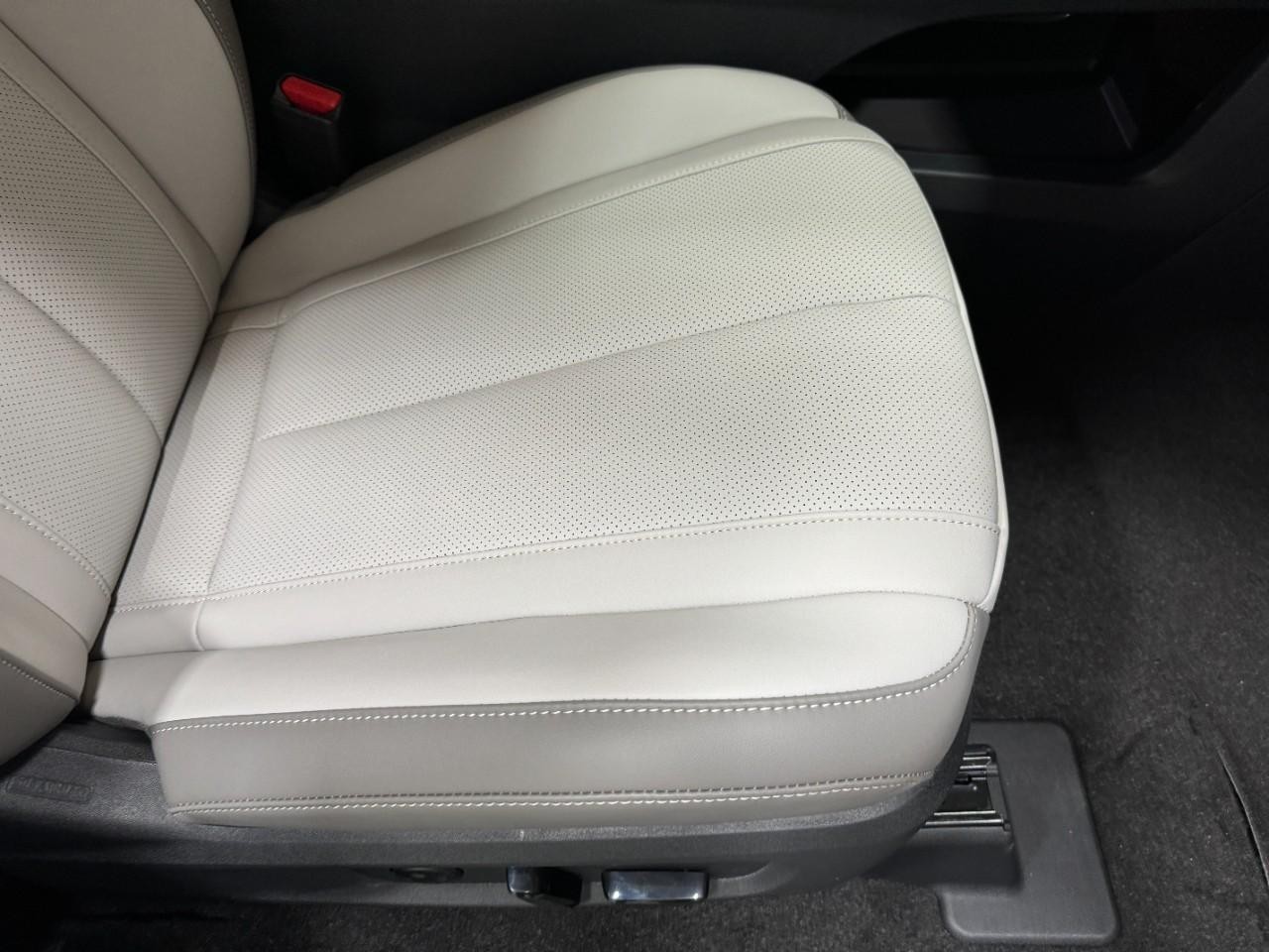 INFINITI QX60 Vehicle Full-screen Gallery Image 22