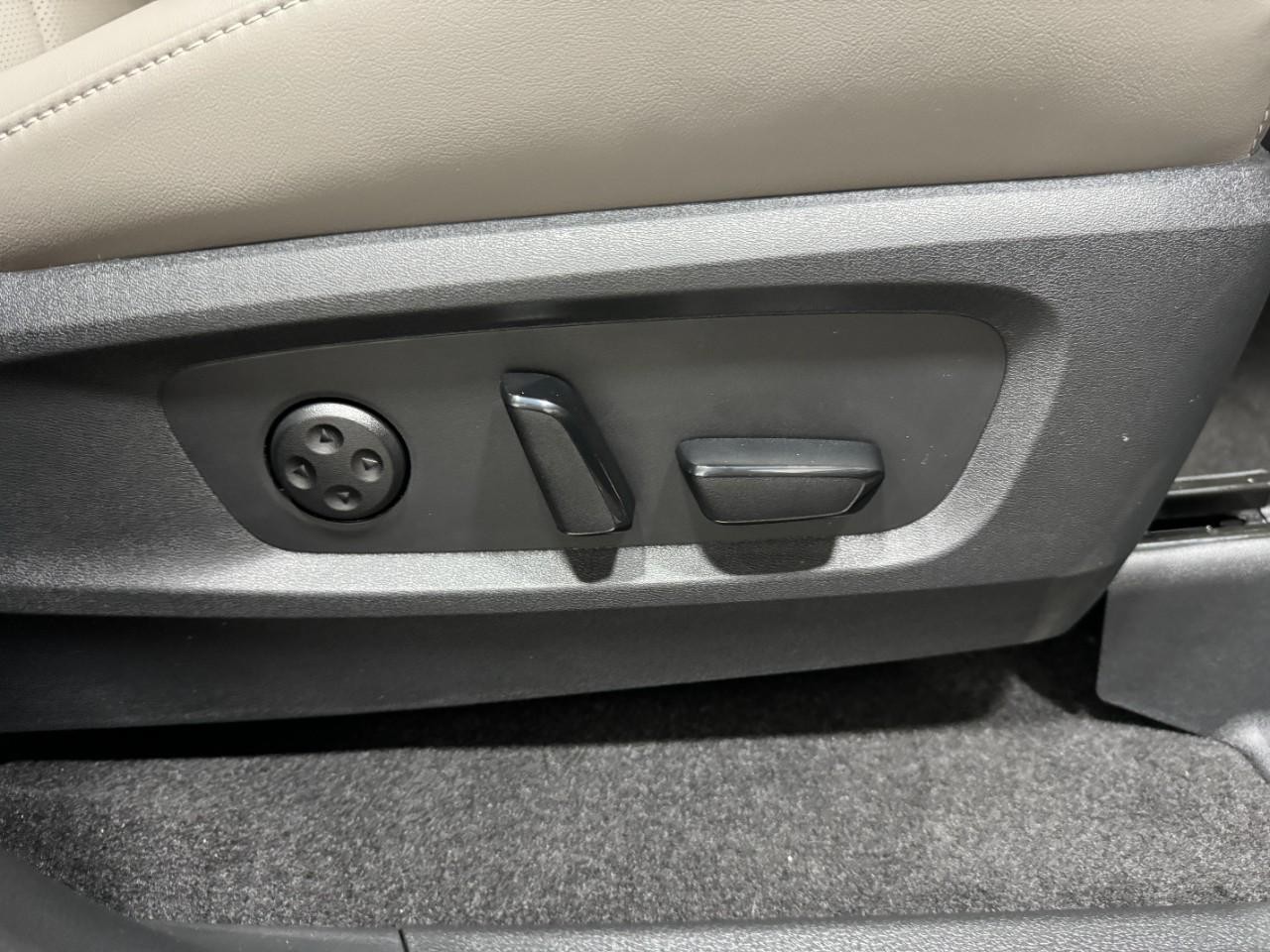 INFINITI QX60 Vehicle Full-screen Gallery Image 23