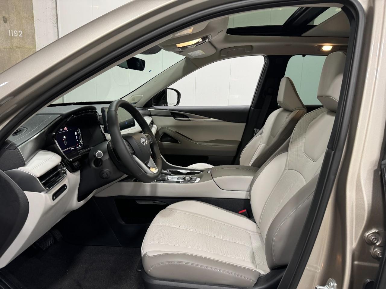 INFINITI QX60 Vehicle Full-screen Gallery Image 28