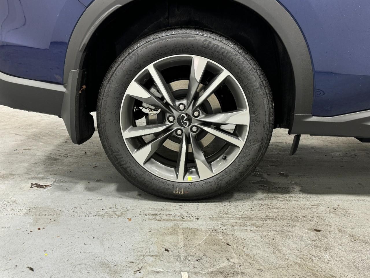 INFINITI QX60 Vehicle Full-screen Gallery Image 5