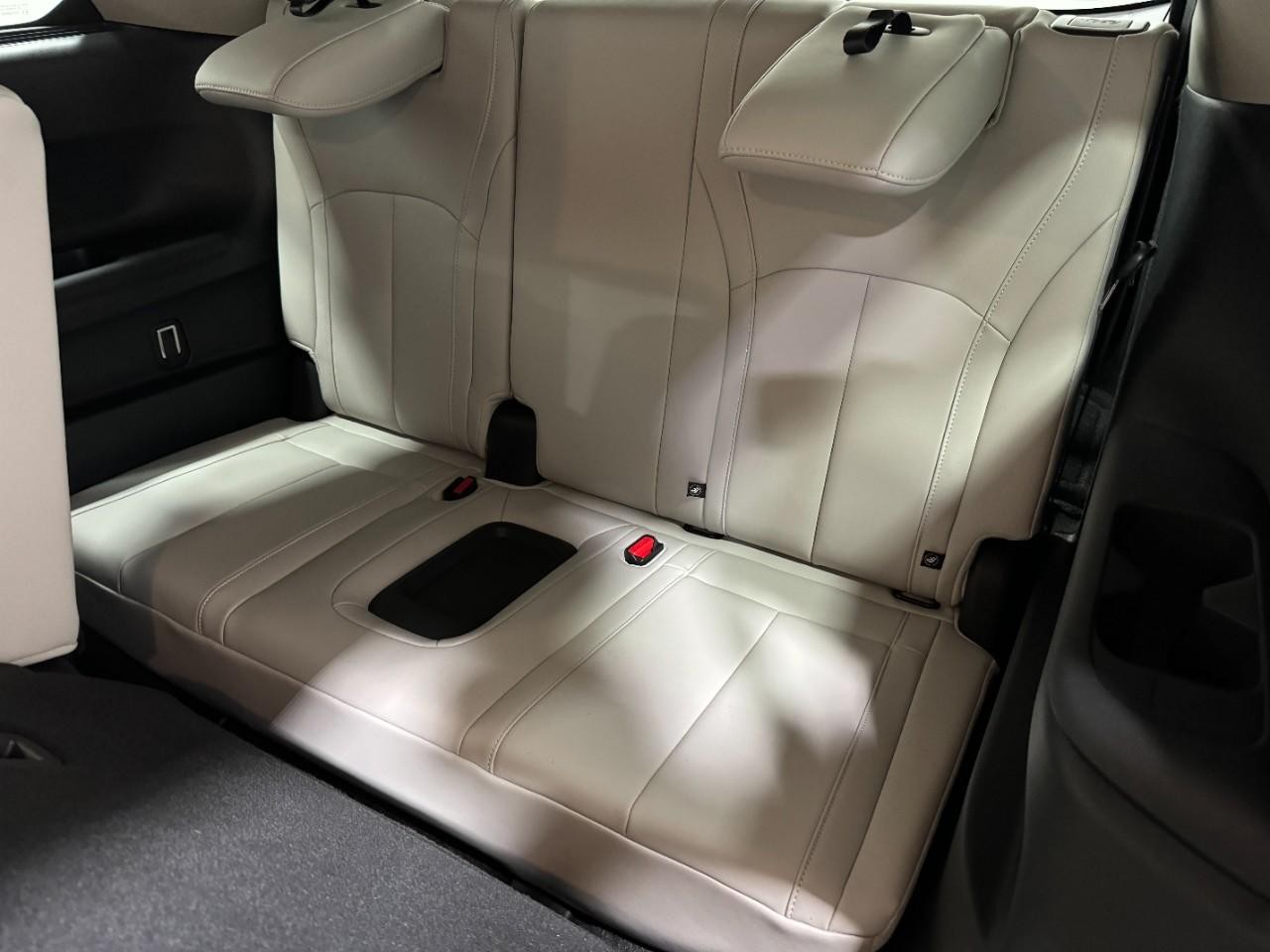 INFINITI QX60 Vehicle Full-screen Gallery Image 8