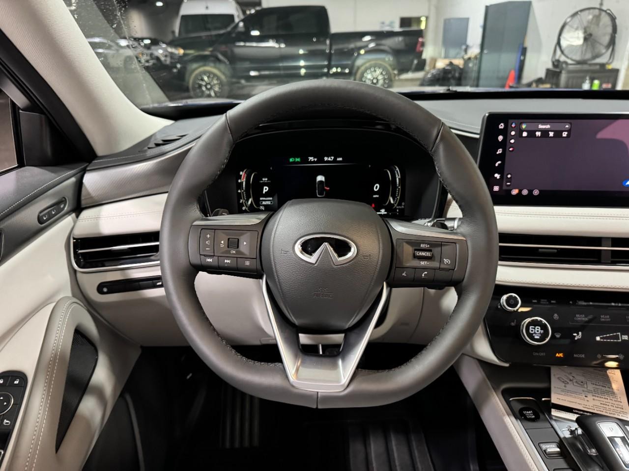 INFINITI QX60 Vehicle Full-screen Gallery Image 16