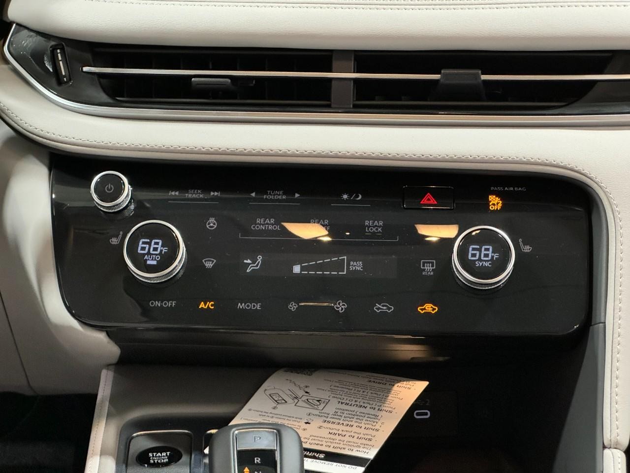 INFINITI QX60 Vehicle Full-screen Gallery Image 18