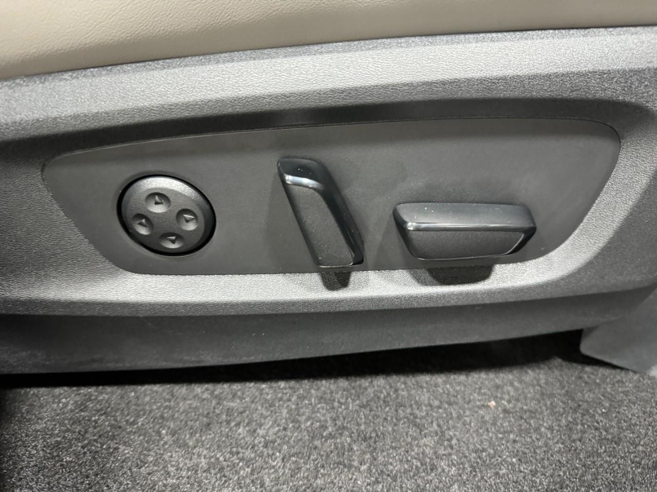 INFINITI QX60 Vehicle Full-screen Gallery Image 23