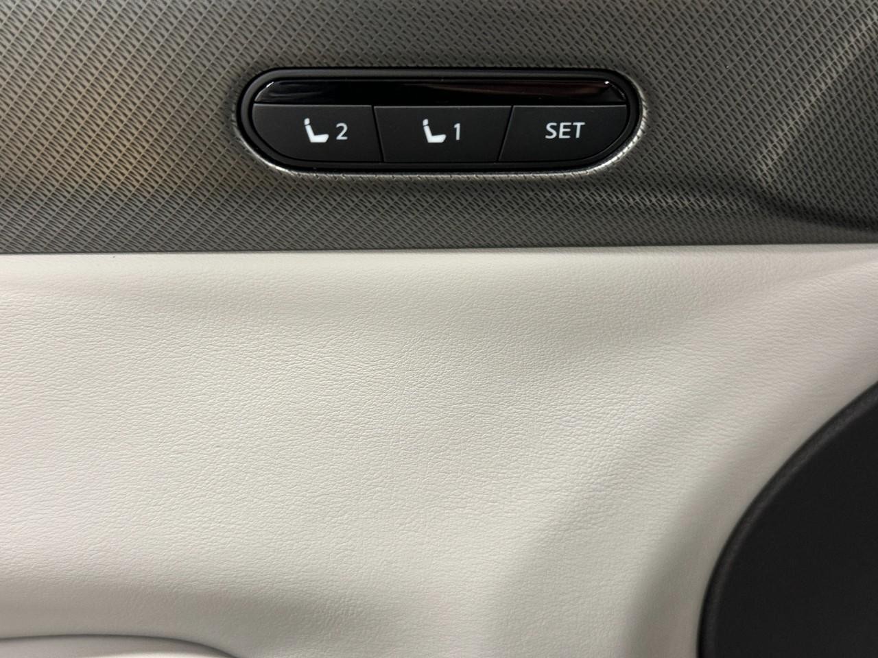 INFINITI QX60 Vehicle Full-screen Gallery Image 25