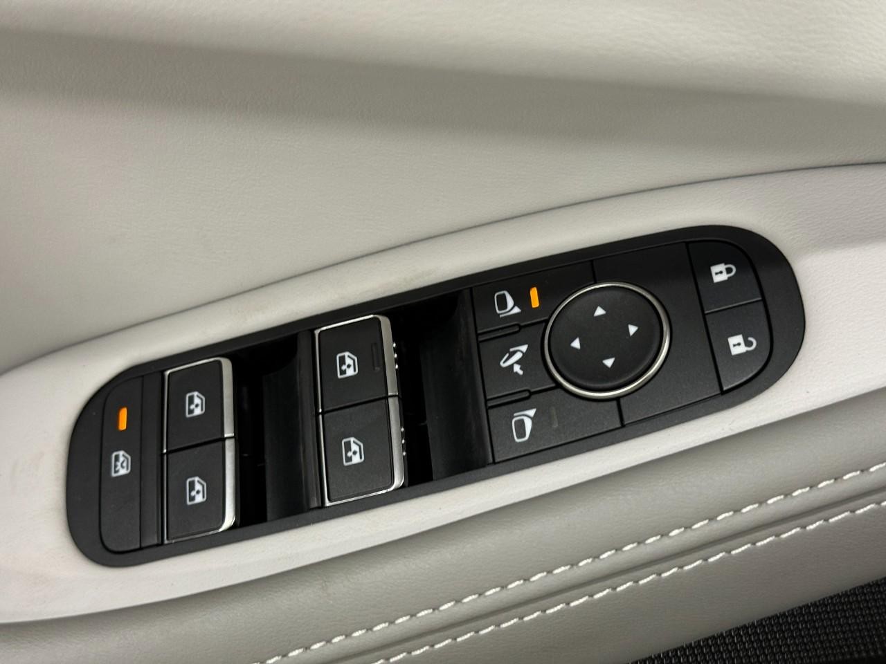 INFINITI QX60 Vehicle Full-screen Gallery Image 26