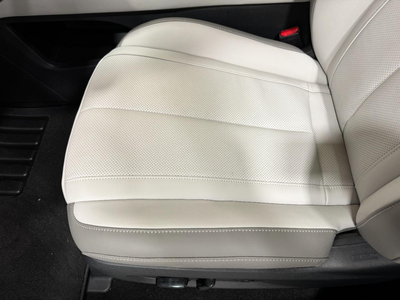 INFINITI QX60 Vehicle Full-screen Gallery Image 28