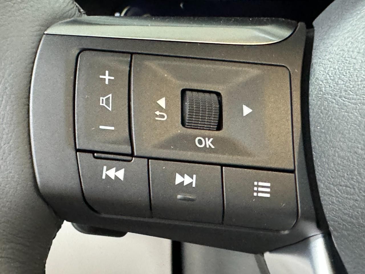 INFINITI QX60 Vehicle Full-screen Gallery Image 31