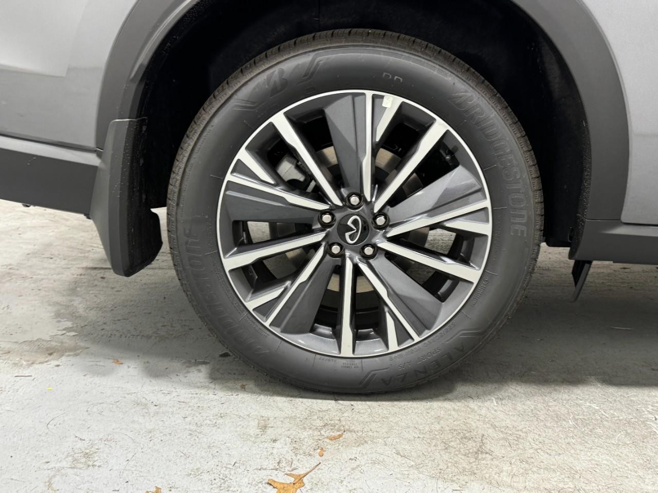 INFINITI QX60 Vehicle Full-screen Gallery Image 5