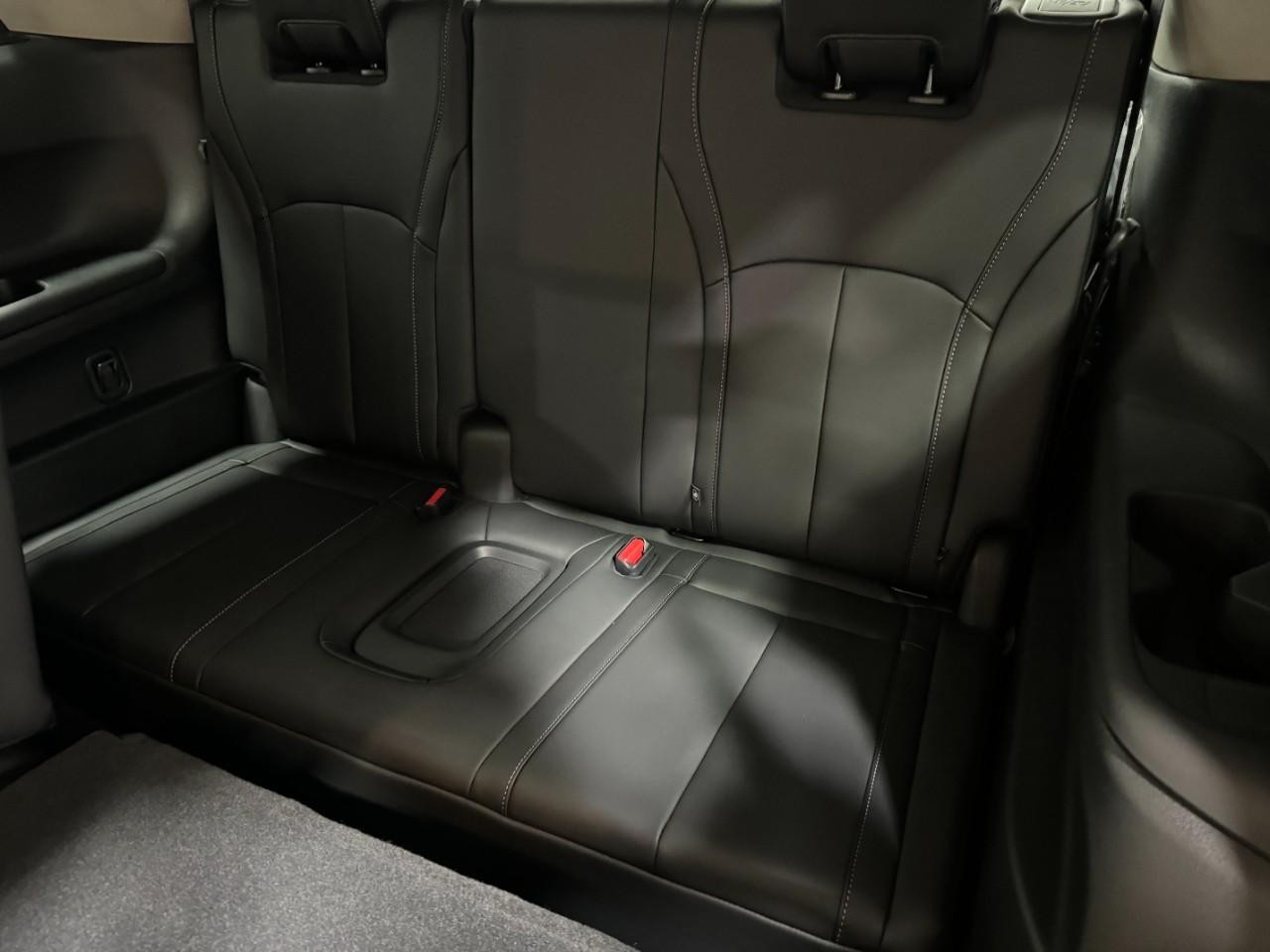 INFINITI QX60 Vehicle Full-screen Gallery Image 8