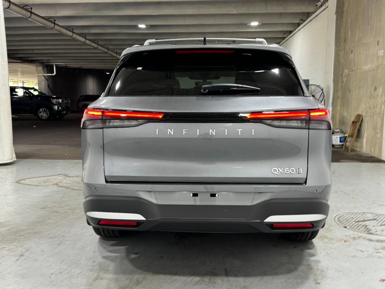 INFINITI QX60 Vehicle Full-screen Gallery Image 10