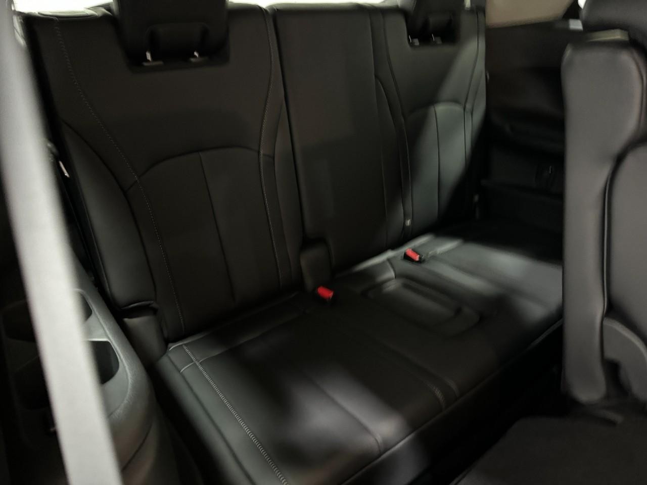 INFINITI QX60 Vehicle Full-screen Gallery Image 11