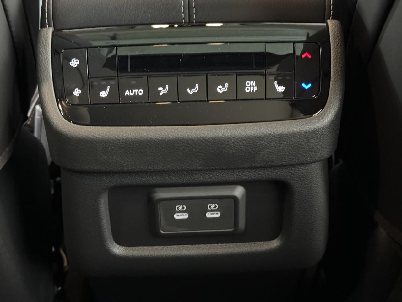 INFINITI QX60 Vehicle Full-screen Gallery Image 13