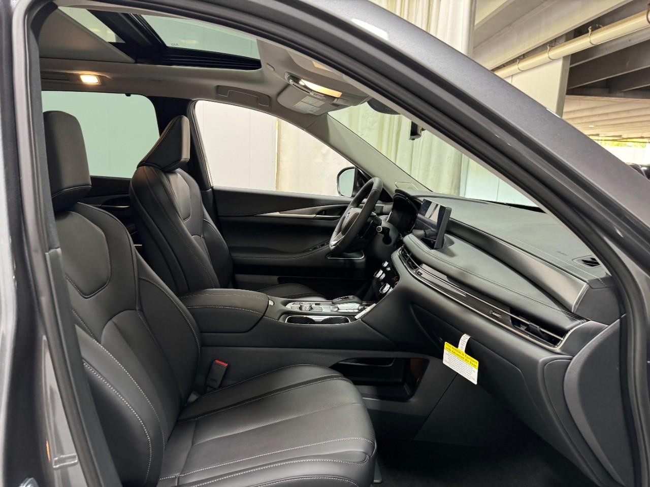 INFINITI QX60 Vehicle Full-screen Gallery Image 21