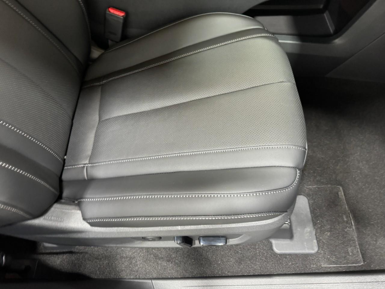 INFINITI QX60 Vehicle Full-screen Gallery Image 22