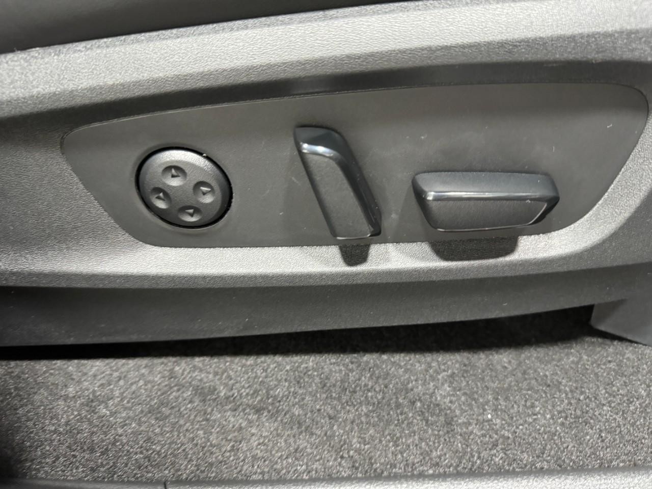 INFINITI QX60 Vehicle Full-screen Gallery Image 23