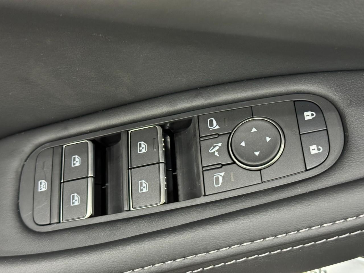 INFINITI QX60 Vehicle Full-screen Gallery Image 26