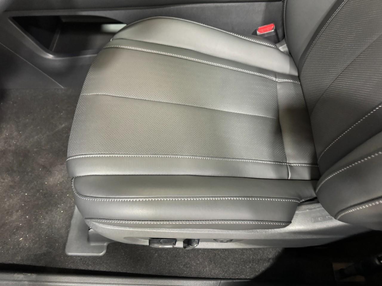 INFINITI QX60 Vehicle Full-screen Gallery Image 29