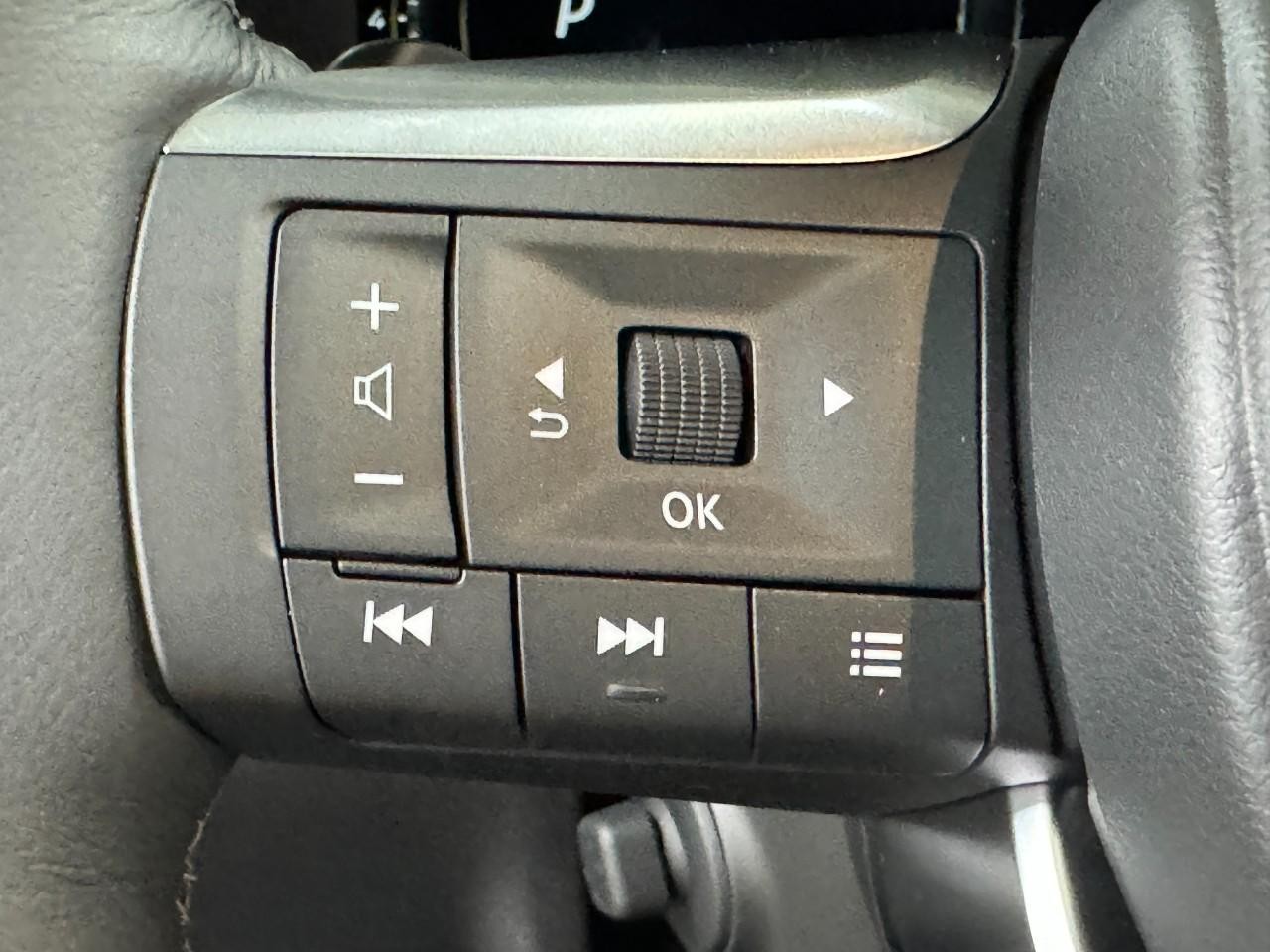 INFINITI QX60 Vehicle Full-screen Gallery Image 32