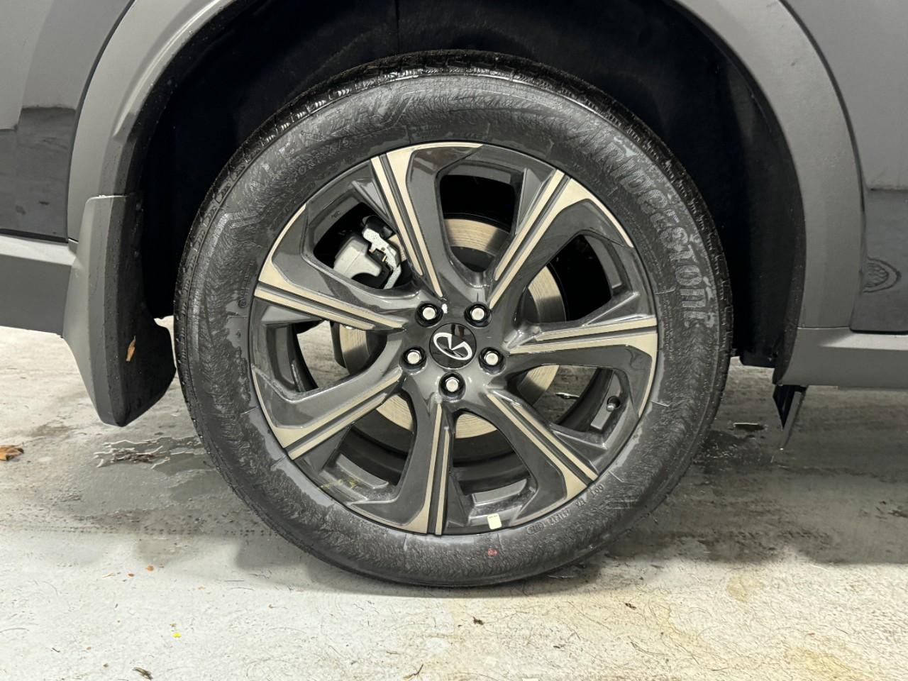 INFINITI QX60 Vehicle Full-screen Gallery Image 5