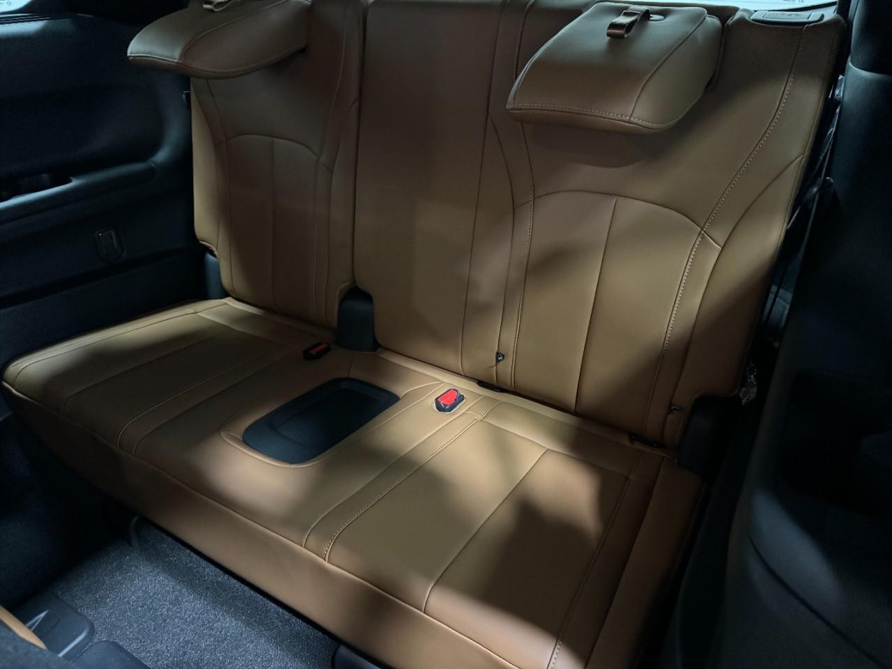 INFINITI QX60 Vehicle Full-screen Gallery Image 8