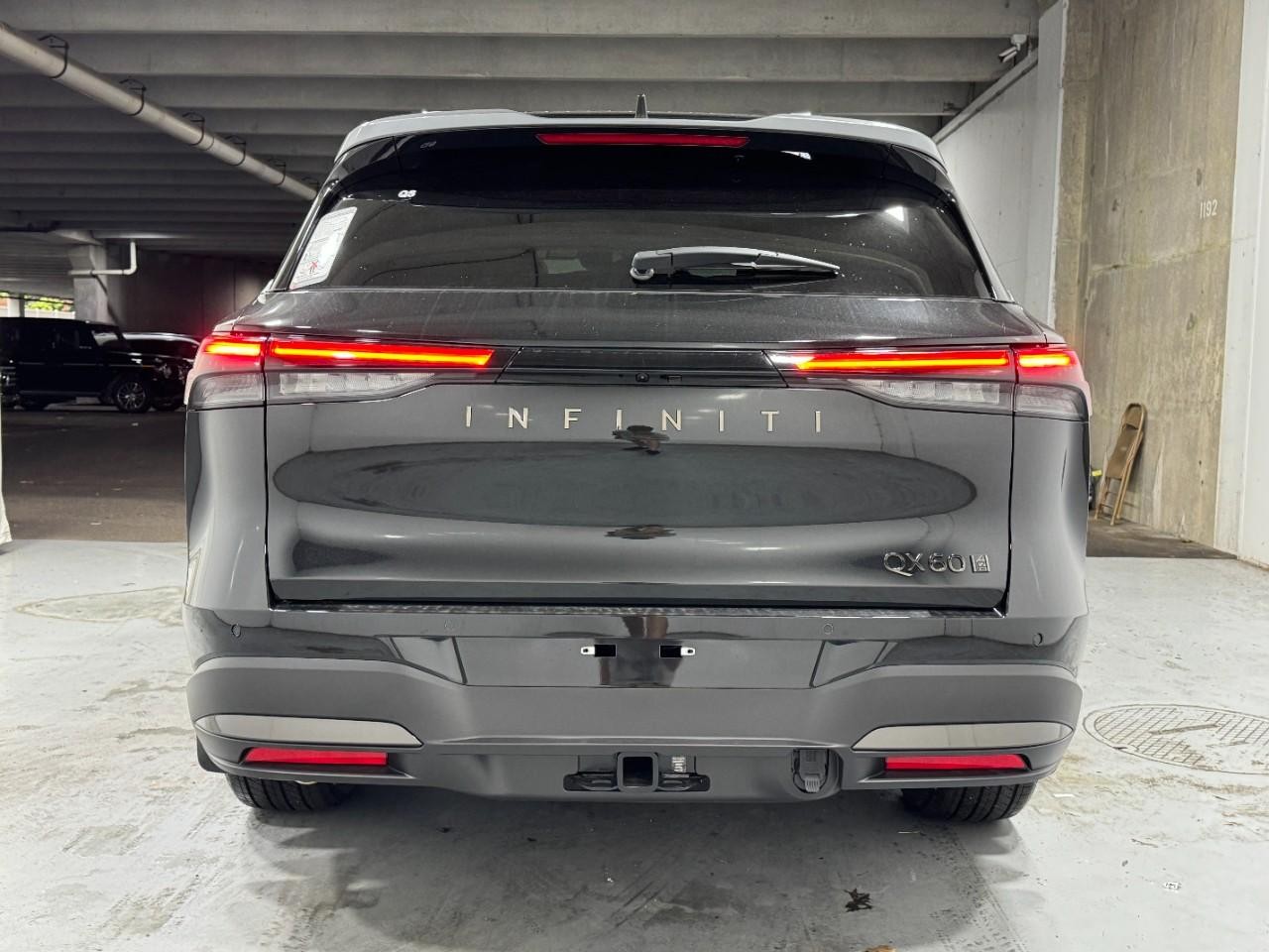 INFINITI QX60 Vehicle Full-screen Gallery Image 10