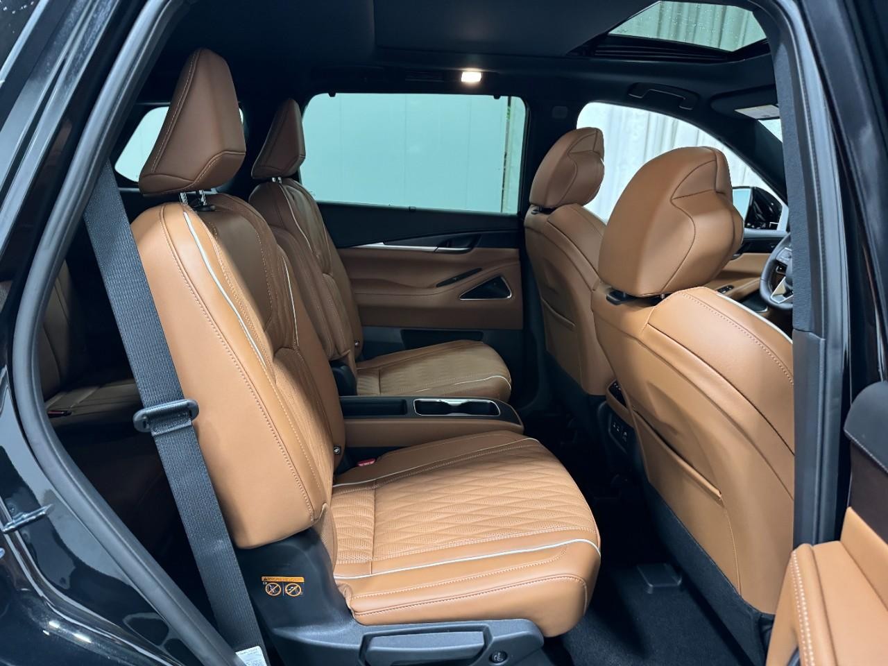 INFINITI QX60 Vehicle Full-screen Gallery Image 12