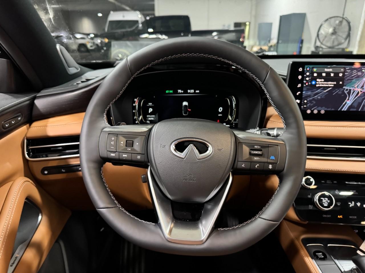 INFINITI QX60 Vehicle Full-screen Gallery Image 16