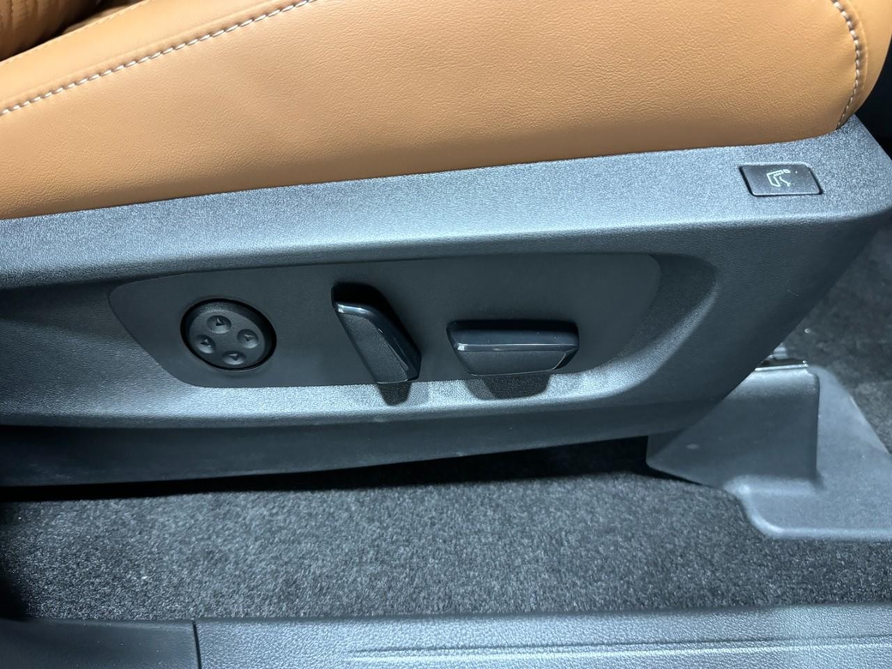 INFINITI QX60 Vehicle Full-screen Gallery Image 23