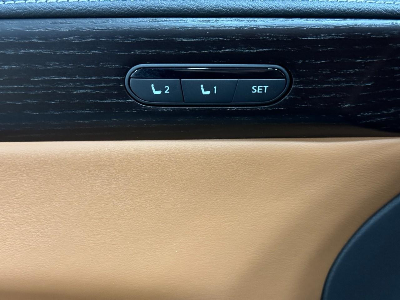 INFINITI QX60 Vehicle Full-screen Gallery Image 26