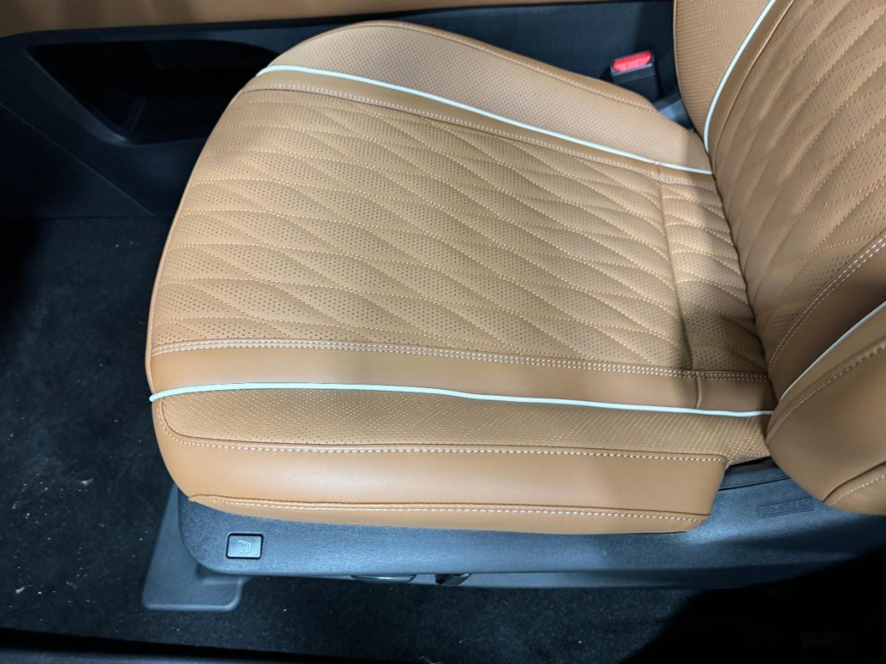 INFINITI QX60 Vehicle Full-screen Gallery Image 30