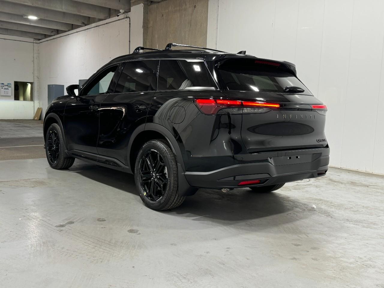 INFINITI QX60 Vehicle Full-screen Gallery Image 3