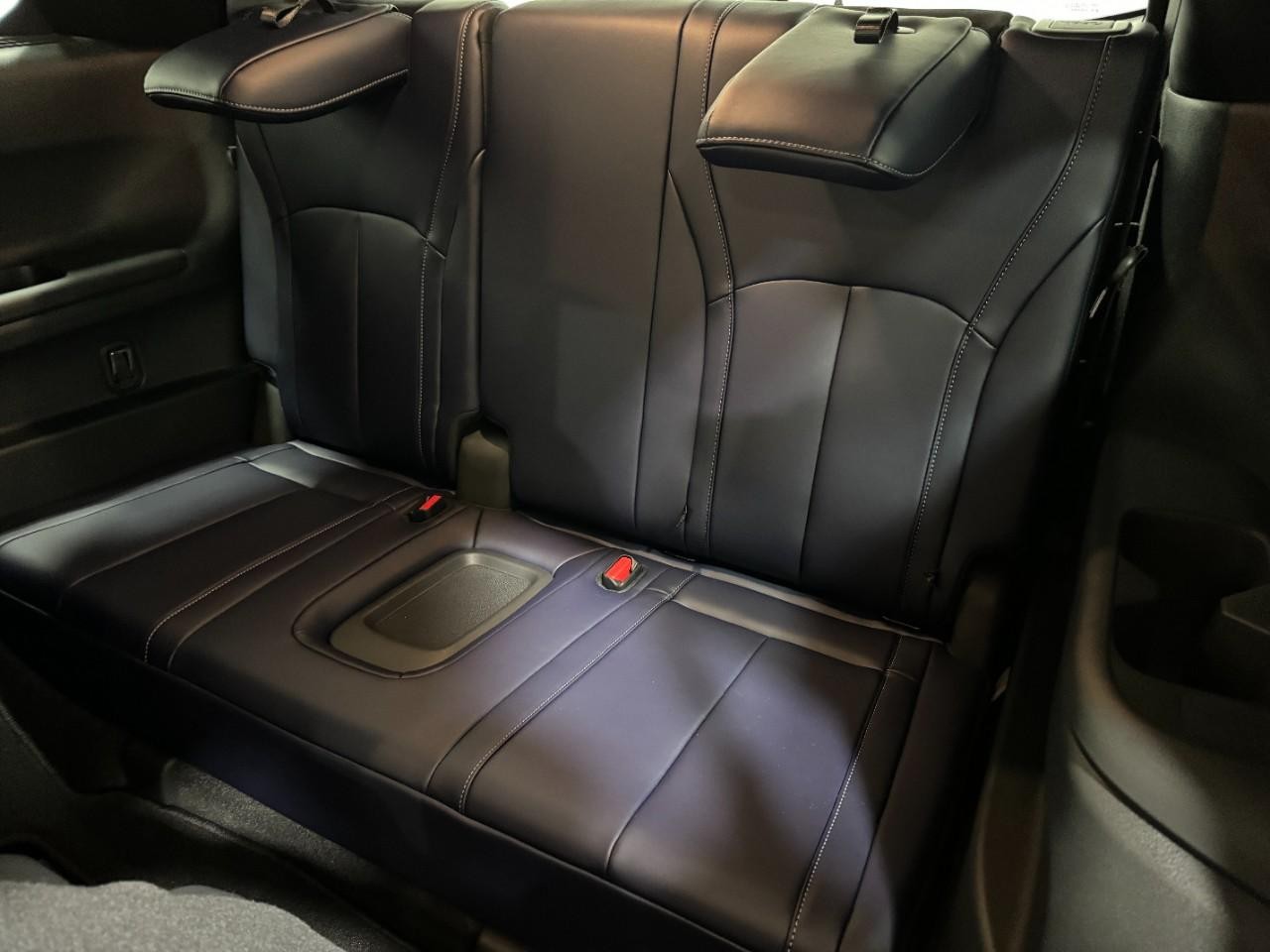 INFINITI QX60 Vehicle Full-screen Gallery Image 8