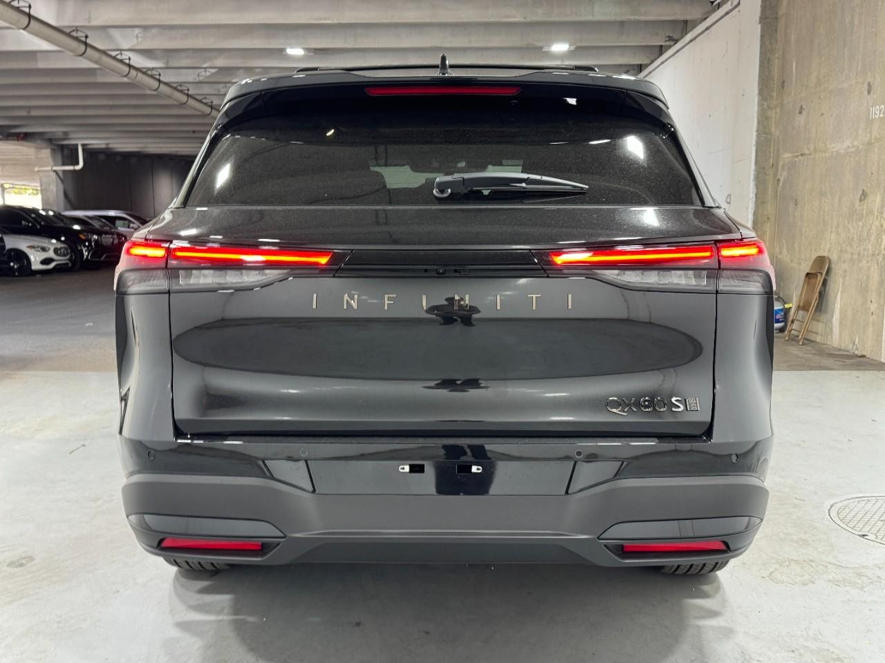 INFINITI QX60 Vehicle Full-screen Gallery Image 10