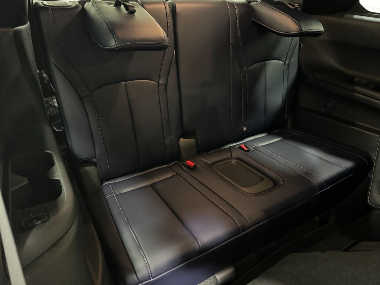 INFINITI QX60 Vehicle Full-screen Gallery Image 11