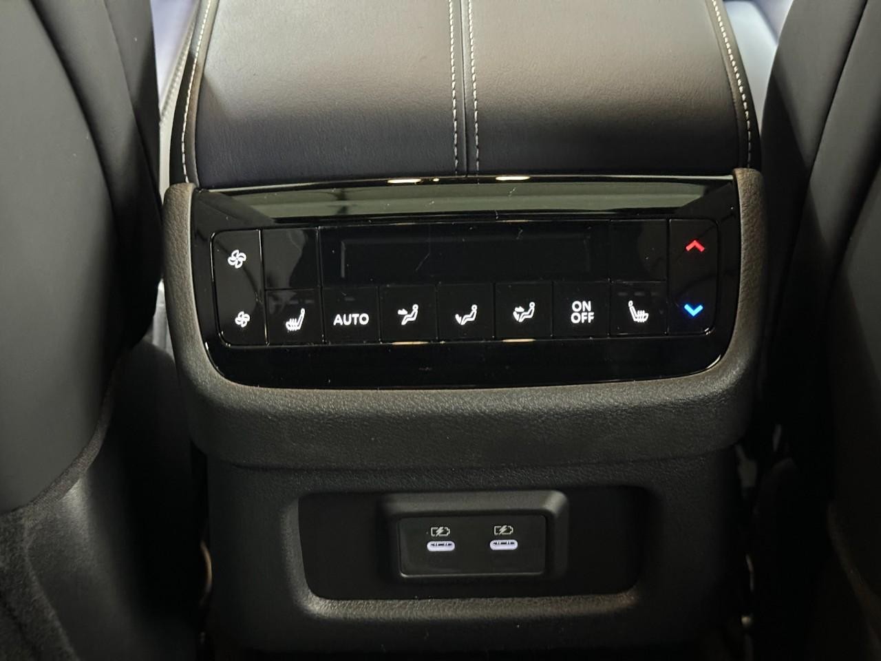 INFINITI QX60 Vehicle Full-screen Gallery Image 13