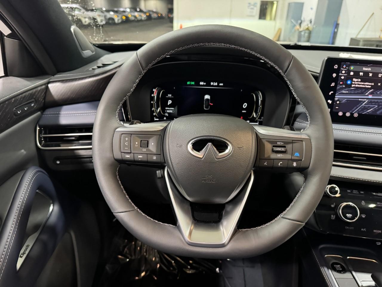 INFINITI QX60 Vehicle Full-screen Gallery Image 16