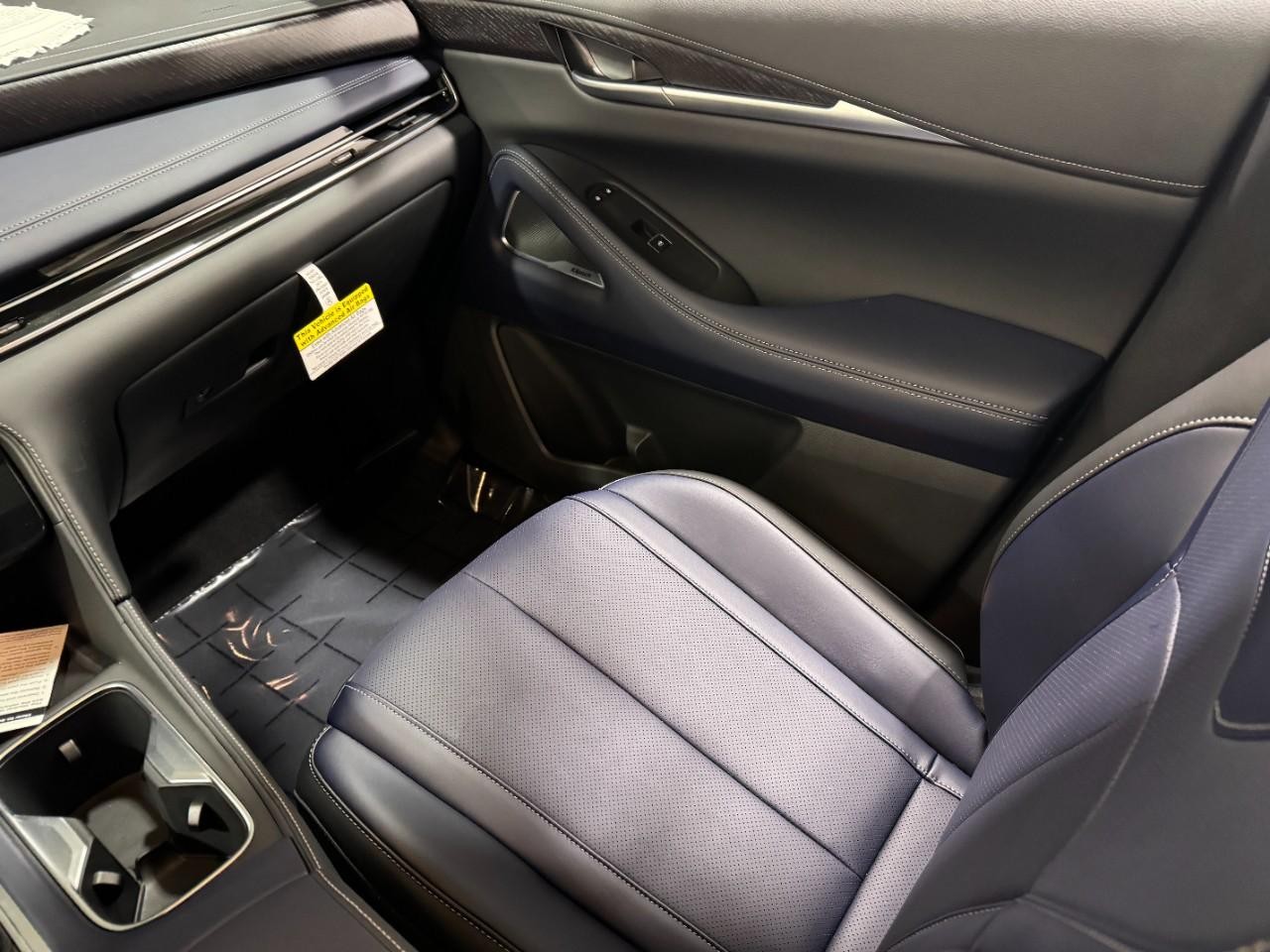 INFINITI QX60 Vehicle Full-screen Gallery Image 20