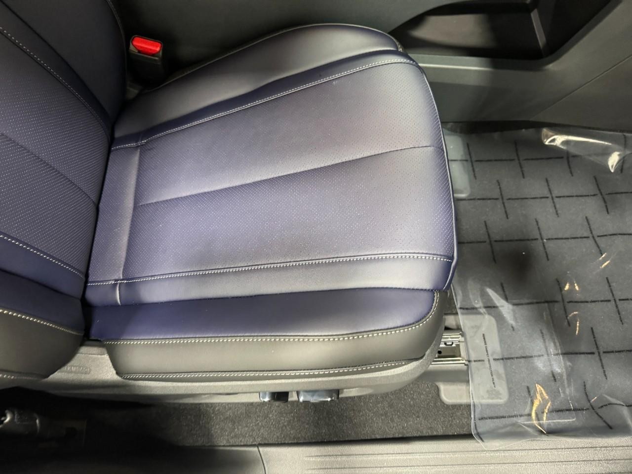 INFINITI QX60 Vehicle Full-screen Gallery Image 22