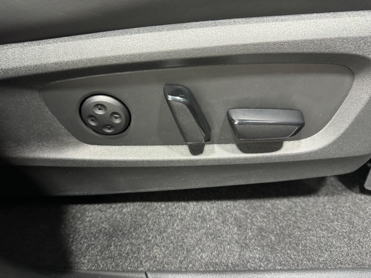 INFINITI QX60 Vehicle Full-screen Gallery Image 23